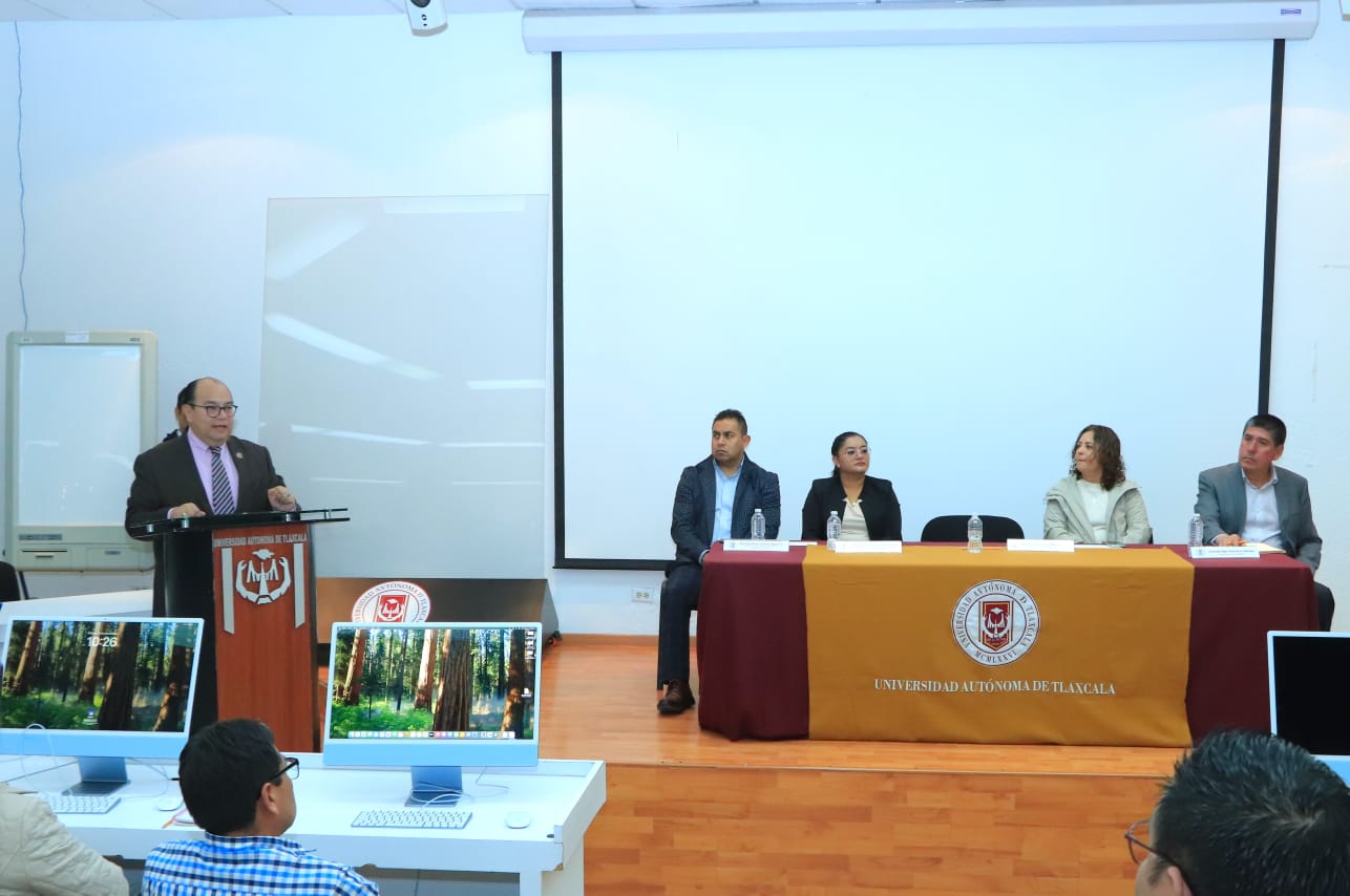 Actualiza la UATx a su personal administrativo en el uso de la IA como herramienta para mejorar sus procesos administrativos